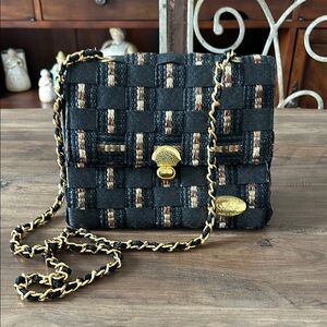 Elegant Creazioni Alma Blue Weave, Gold Metallic Thead DesignGold Chain